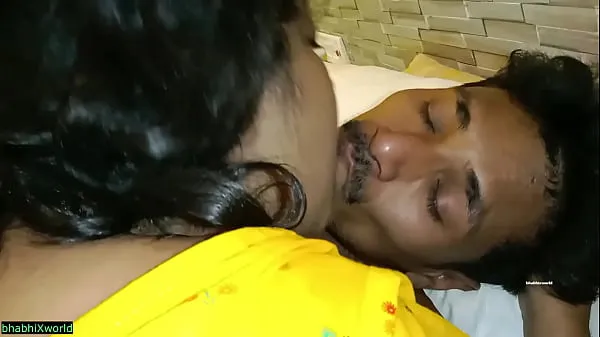 Hot beautiful Bhabhi long kissing and wet pussy fucking! Real sex أنبوب جديد جديد