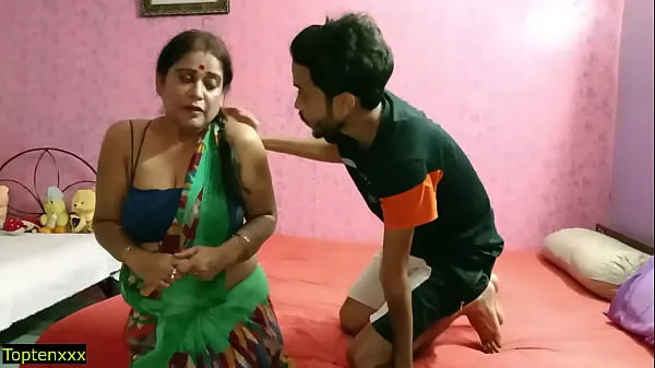 Nyt Indian hot XXX teen sex with beautiful aunty! with clear hindi audio frisk rør