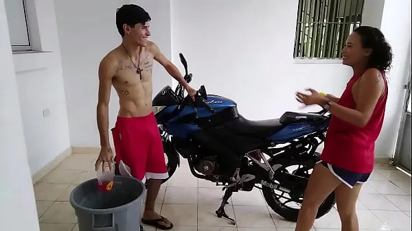 Uusi MY WIFE DOESN'T WANT TO HELP ME WASH THE BIKE BUT JUST WANTS ME TO FUCK HER tuore putki