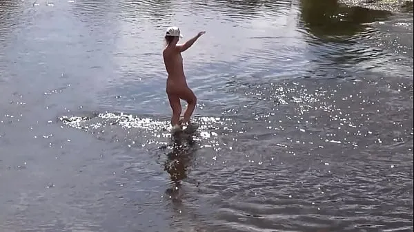 Russian Mature Woman - Nude Bathing أنبوب جديد جديد