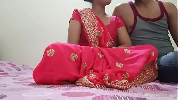 Nuovo Il caldo bhabhi indiano Desi, appena sposato, stava scopando in una posizione in stile dogy con devar in chiaro audio hinditubo fresco
