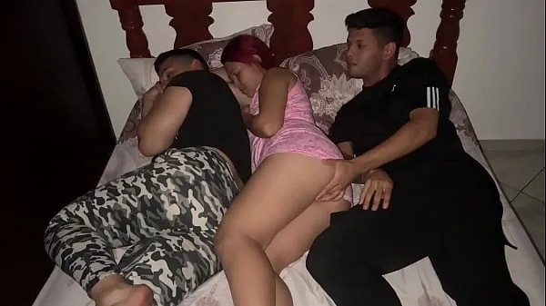 Új I don't like sharing a bed with my girlfriend's best friend because I feel like he fucks her next to my NTR friss cső