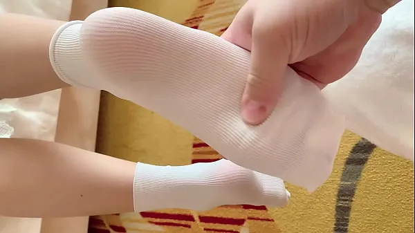 The beauty of the country style wears white socks. At the end, I take the initiative to open the pussy and still let me pump it. Watch the end of the video to make an appointment Ống mới