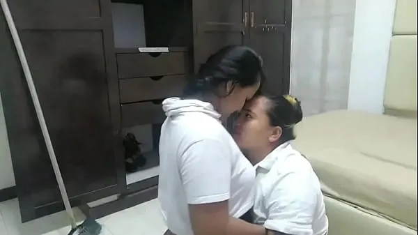 I find the maid stuck with her ass in the air, before helping her out I give her good lick of ass and pussy Ống mới