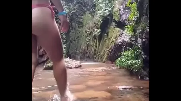 Νέος Super hot in a bikini with her giant round ass teasing the water φρέσκος σωλήνας