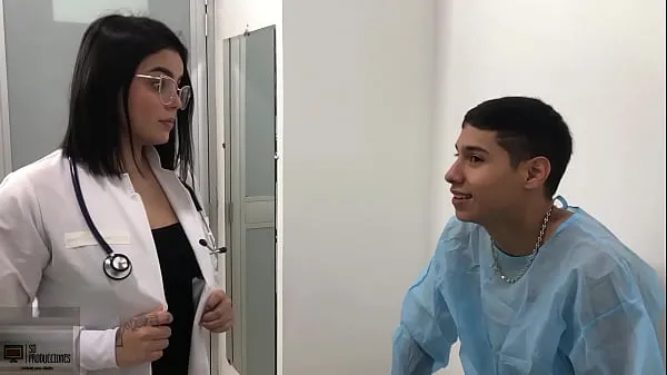 Nowa The doctor sucks the patient's dick, She says that for my treatment I must fuck her pussy FULL STORYświeża tuba