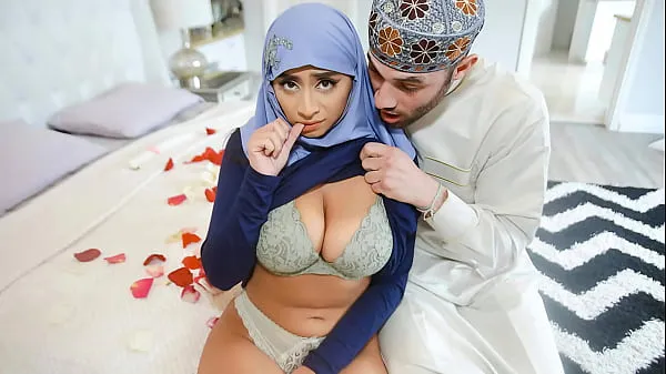 نیا Arab Husband Trying to Impregnate His Hijab Wife - HijabLust تازہ ٹیوب