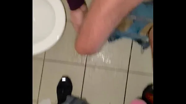 Νέος Amateur gay sucking cock in public toilet φρέσκος σωλήνας