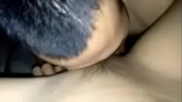 Nytt Spreading the beautiful girl's pussy, giving her a cock to suck until the cum filled her mouth, then still pushing the cock into her clitoris, fucking her pussy with loud moans, making her extremely aroused, she masturbated twice and cummed a lot färskt rör