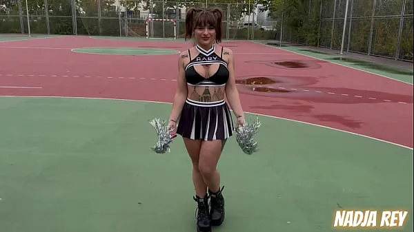 CHEERLEADERS Fucks on THE STREET and swallows the CUM Ống mới