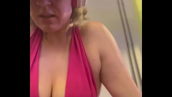 Ny Wow, my training at the gym left me very sweaty and even my pussy leaked, I was embarrassed because I was so horny fresh tube