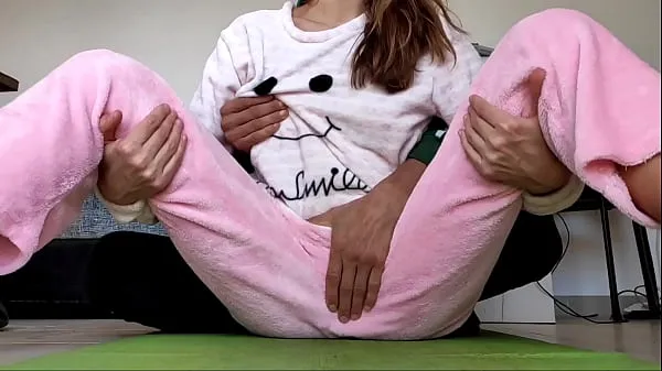 Νέος asian amateur real homemade teasing pussy and small tits fetish in pajamas φρέσκος σωλήνας