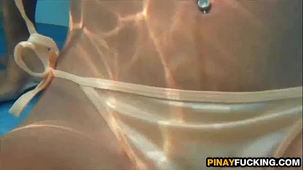 Nová Two Filipina Amateurs Fingered At The Pool čerstvá trubice