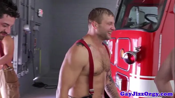 Nowa Orgy with muscular fireman Colby Jansenświeża tuba