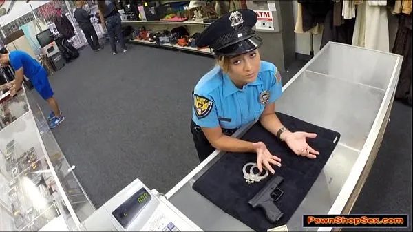 نیا Police officer pawns her gun and is fucked تازہ ٹیوب